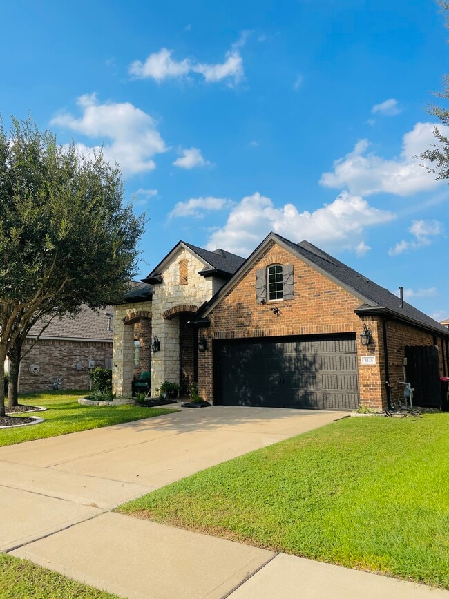 property at 8126 W Pine Creek Bnd
