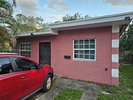 150 NW 122nd St in North Miami, FL - Building Photo