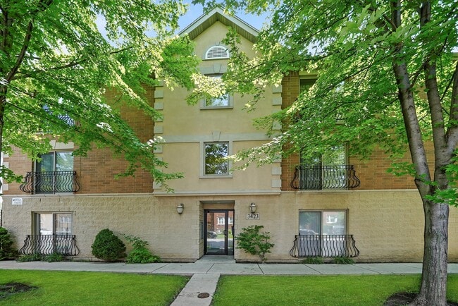 property at 3423 Ridgeland Ave
