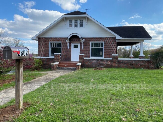 property at 2802 Fairview Dr