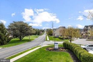 10 Shady Tree Ct in York, PA - Building Photo