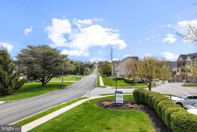 property at 10 Shady Tree Ct