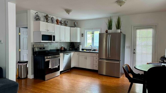 9 Plum Ln, Unit 9