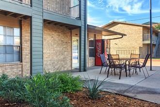 Casa Del Sol Apartments in College Station, TX - Building Photo - Building Photo