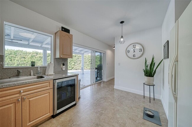 10600 SW 80th Ct in Miami, FL - Foto de edificio - Building Photo