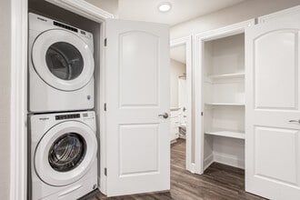 Vista Creek Apartments in Castro Valley, CA - Building Photo - Interior Photo