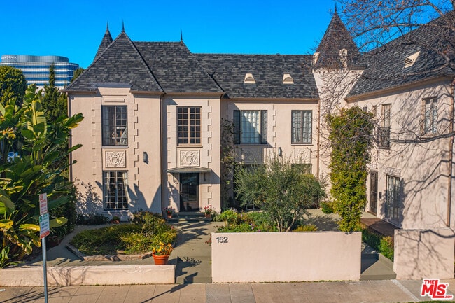 property at 152 S Roxbury Dr