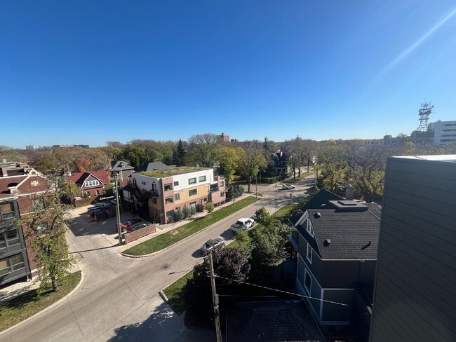 238-238 Wellington Crescent in Winnipeg, MB - Building Photo - Building Photo