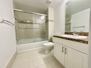 9357 SW 77th Ave, Unit 94-4042 in Miami, FL - Building Photo - Building Photo
