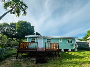 31232 Ave D in Big Pine Key, FL - Building Photo - Building Photo