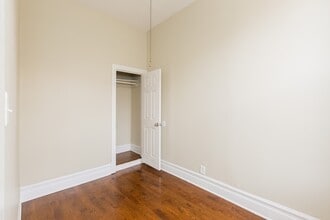 2445 W Harrison St in Chicago, IL - Building Photo - Building Photo