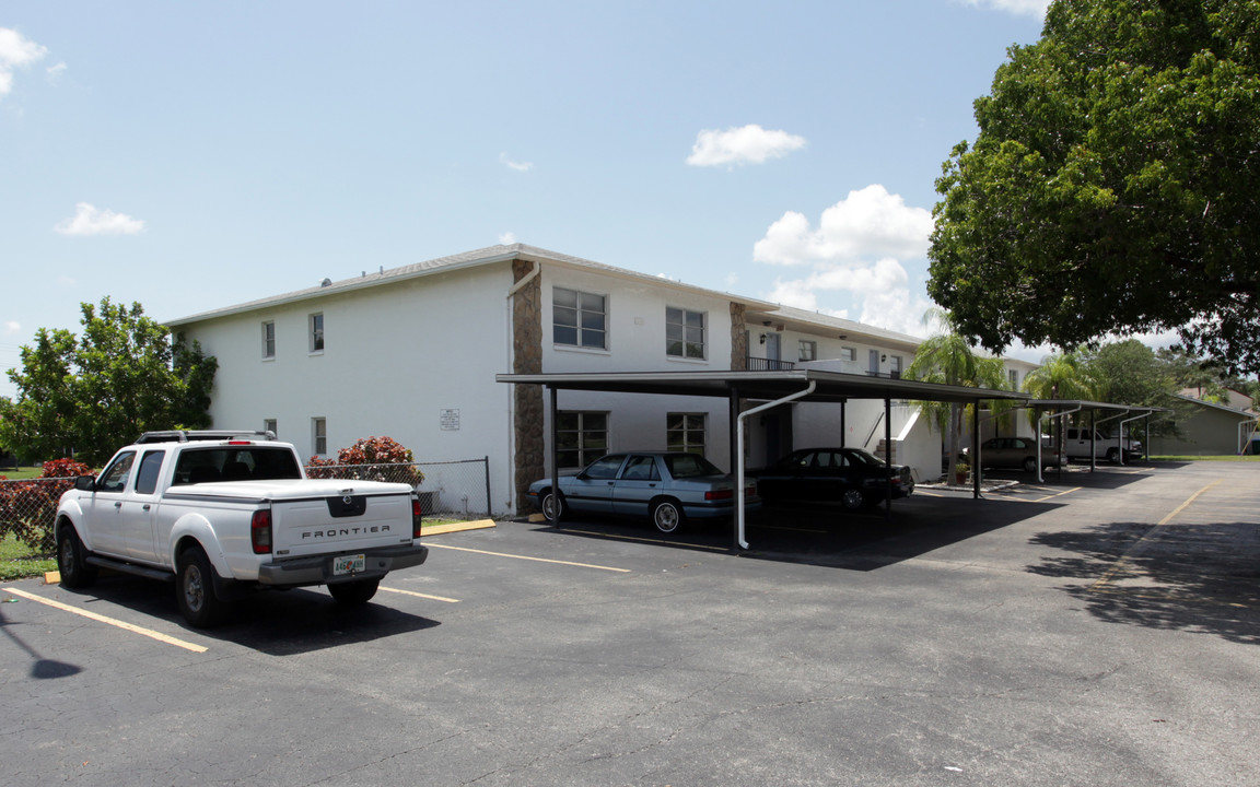 Lorain Apartments in Cape Coral, FL - Building Photo