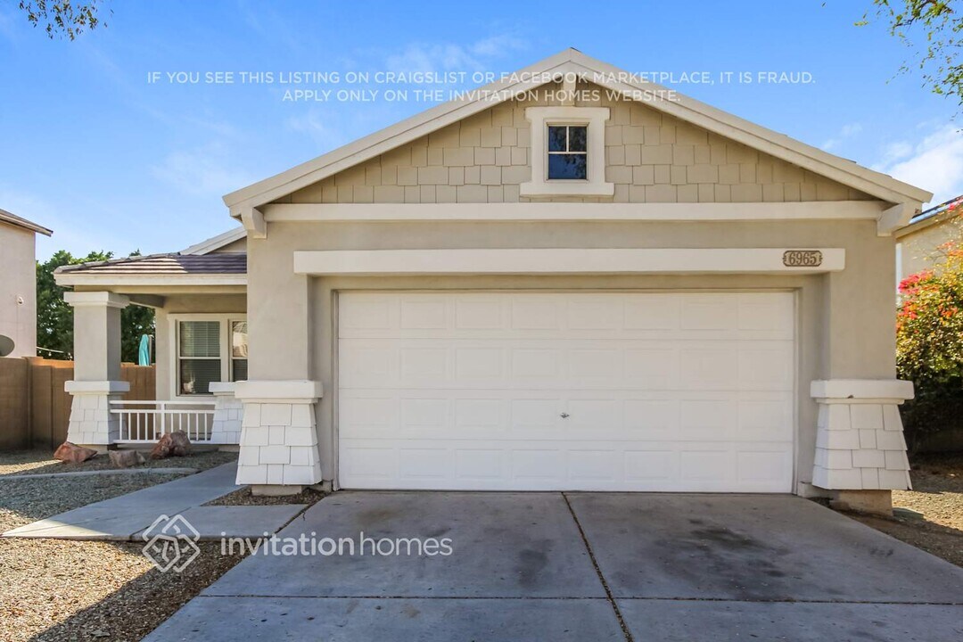 6965 W Midway Ave in Glendale, AZ - Foto de edificio