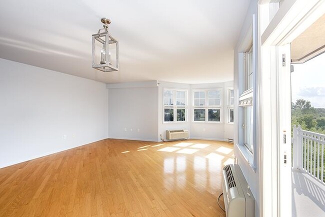 4 Constellation Pl in Jersey City, NJ - Building Photo - Building Photo