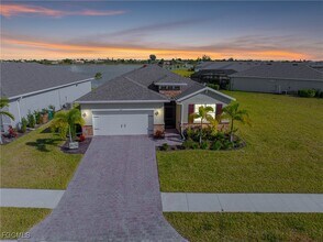 607 Parkshore Lk Ave in Cape Coral, FL - Building Photo - Building Photo