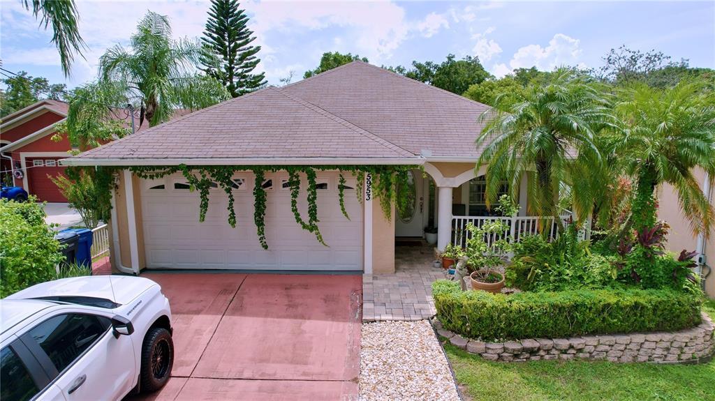 5953 Mohr Loop in Tampa, FL - Building Photo