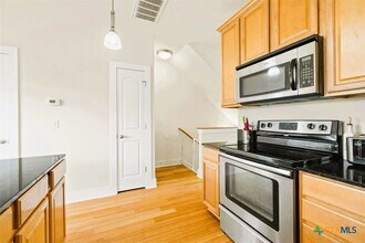 13420 Lyndhurst St in Austin, TX - Building Photo - Building Photo
