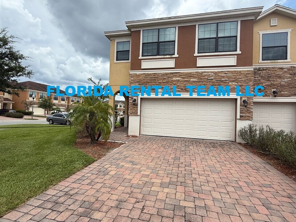 1766 Portofino Meadows Blvd in Orlando, FL - Building Photo