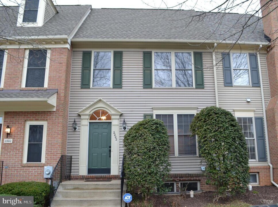 2202 Garden Ln in Frederick, MD - Building Photo