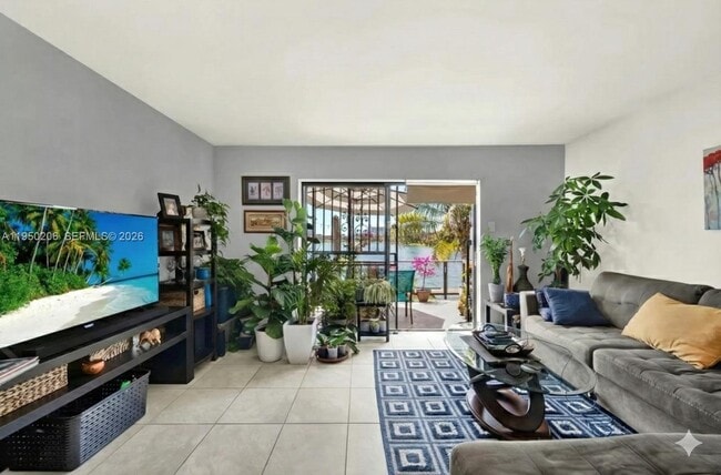 10810 NW 7th St in Miami, FL - Building Photo - Building Photo