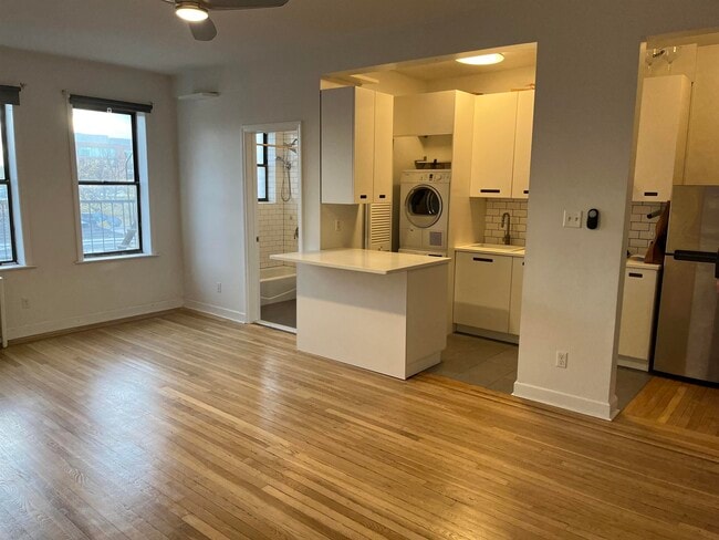 821 Bergen Ave in Jersey City, NJ - Foto de edificio - Building Photo