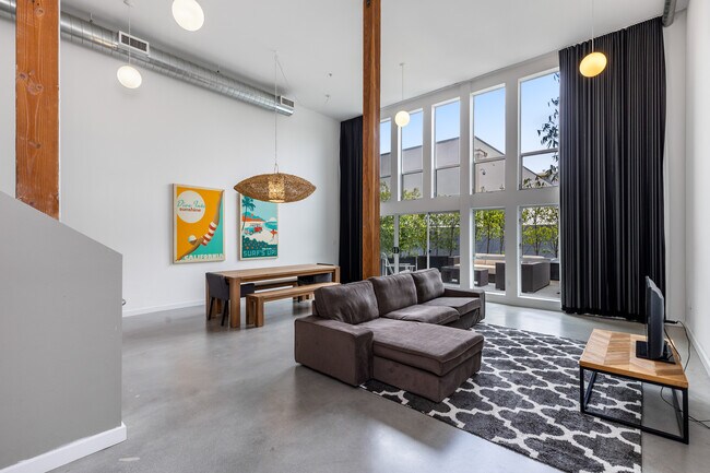 4215 Glencoe Ave, Unit 125 in Marina Del Rey, CA - Building Photo - Building Photo