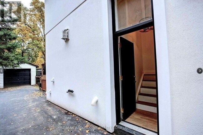 136 Westside Dr in Oakville, ON - Building Photo - Building Photo