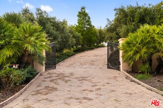 2175 Cold Canyon Rd in Calabasas, CA - Building Photo - Building Photo