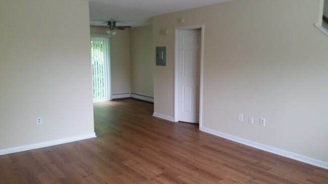 F 6 Nanni Dr in Winchester, CT - Building Photo - Building Photo