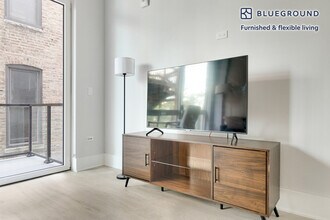 812 W Adams St in Chicago, IL - Building Photo - Building Photo