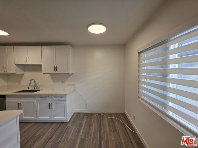 1433 Brockton Ave in Los Angeles, CA - Building Photo - Building Photo