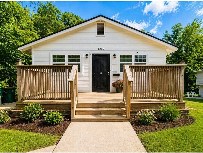 property at 1209 W 22nd St