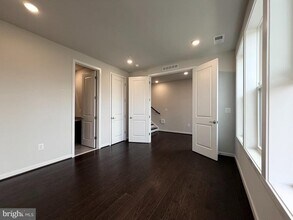 11924 Caravelle Lp in Rockville, MD - Building Photo - Building Photo