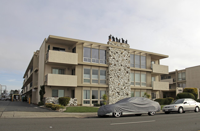 1825 Shoreline Dr in Alameda, CA - Foto de edificio - Building Photo