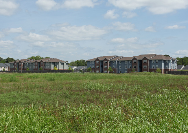 Alston Lake Apartments in North Charleston, SC - Foto de edificio - Building Photo