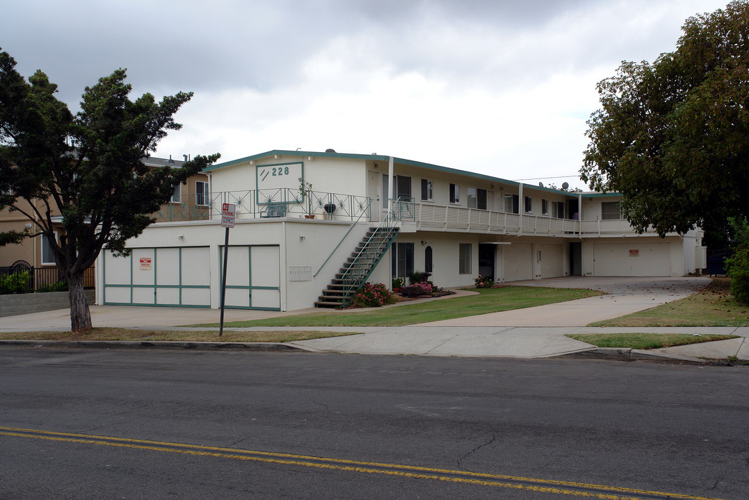 228 W Imperial Ave in El Segundo, CA - Building Photo