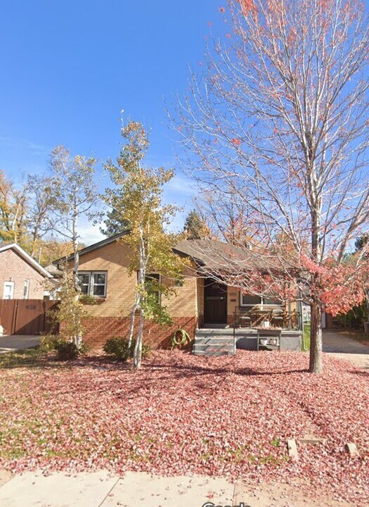 3280 S Pearl St in Englewood, CO - Foto de edificio