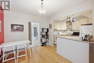 556 Melbourne Ave in Ottawa, ON - Building Photo - Building Photo