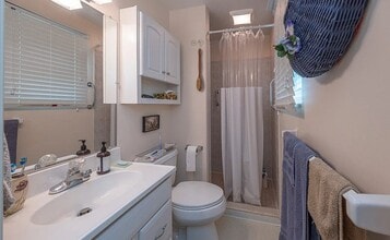 8850 Breezewood Dr in Pittsburgh, PA - Building Photo - Building Photo