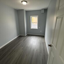 218-13 Jamaica Ave in Queens, NY - Building Photo - Building Photo