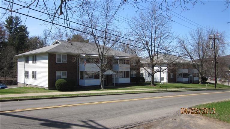 46 Union St in Sidney, NY - Foto de edificio