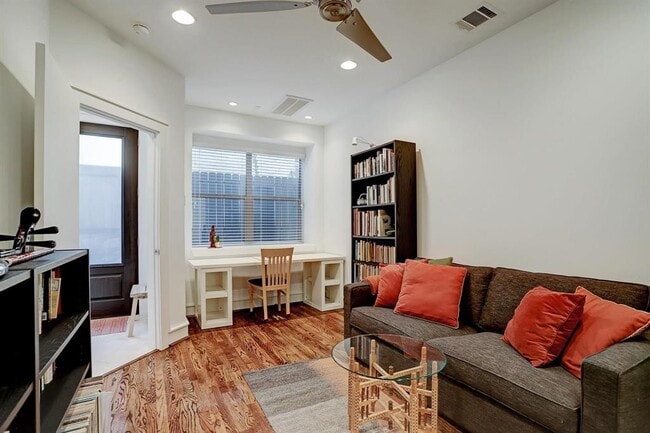 property at 1706 Southmore Blvd
