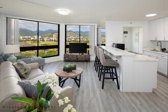 300 Wai Nani Way in Honolulu, HI - Foto de edificio - Building Photo