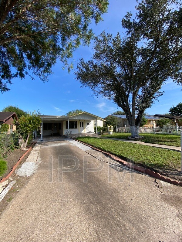 818 W Buchanan St in Harlingen, TX - Building Photo - Building Photo