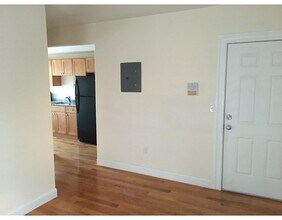 29 John St-Unit -7 in Attleboro, MA - Foto de edificio - Building Photo