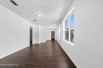 3250 Soutel Dr in Jacksonville, FL - Building Photo - Building Photo