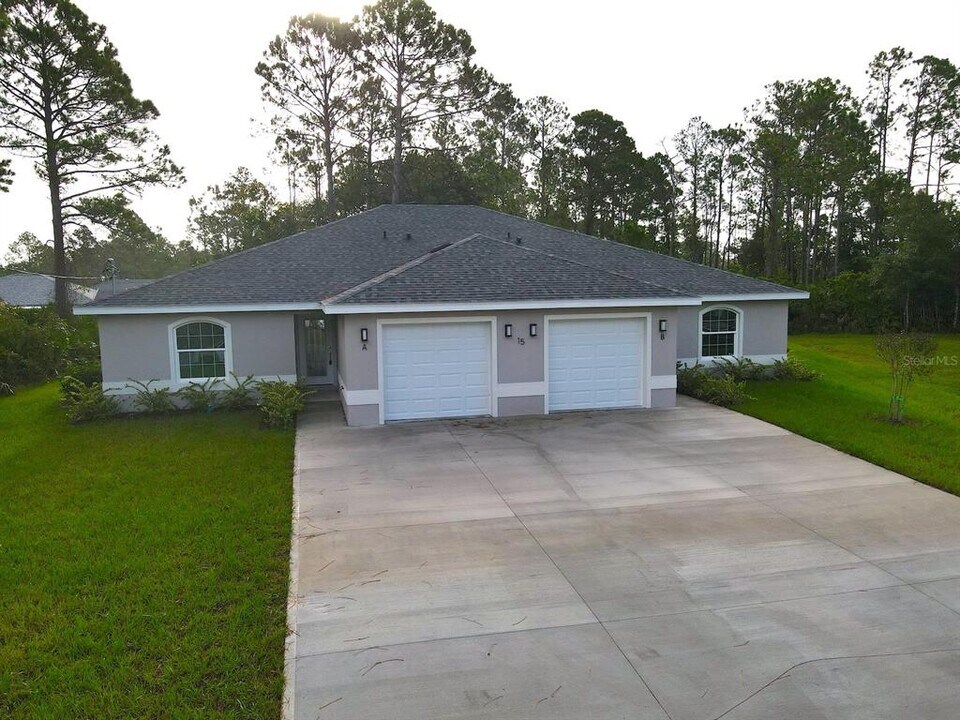 15 Unique Ct in Palm Coast, FL - Building Photo