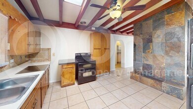 5111 E Peach St in Tucson, AZ - Building Photo - Building Photo