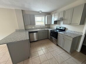 124 Hampton Dr in Crestview, FL - Building Photo - Building Photo