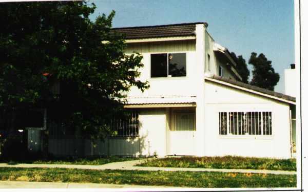 1043 N Lilac Ave in Rialto, CA - Building Photo